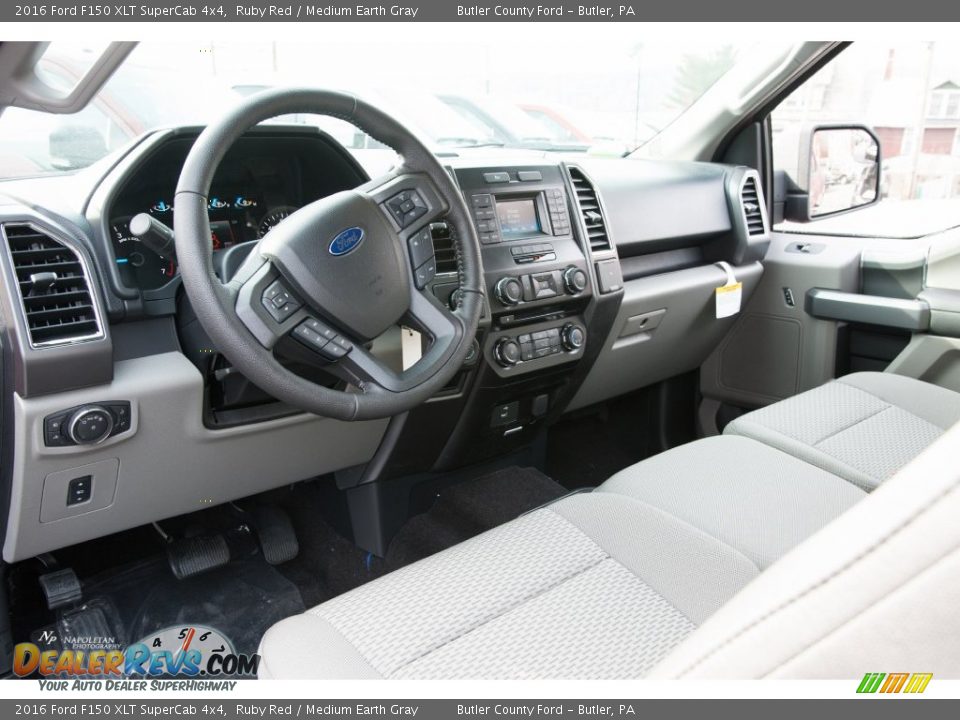 Medium Earth Gray Interior - 2016 Ford F150 XLT SuperCab 4x4 Photo #4