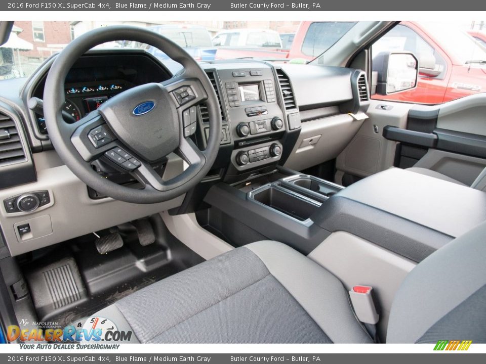 Medium Earth Gray Interior - 2016 Ford F150 XL SuperCab 4x4 Photo #4