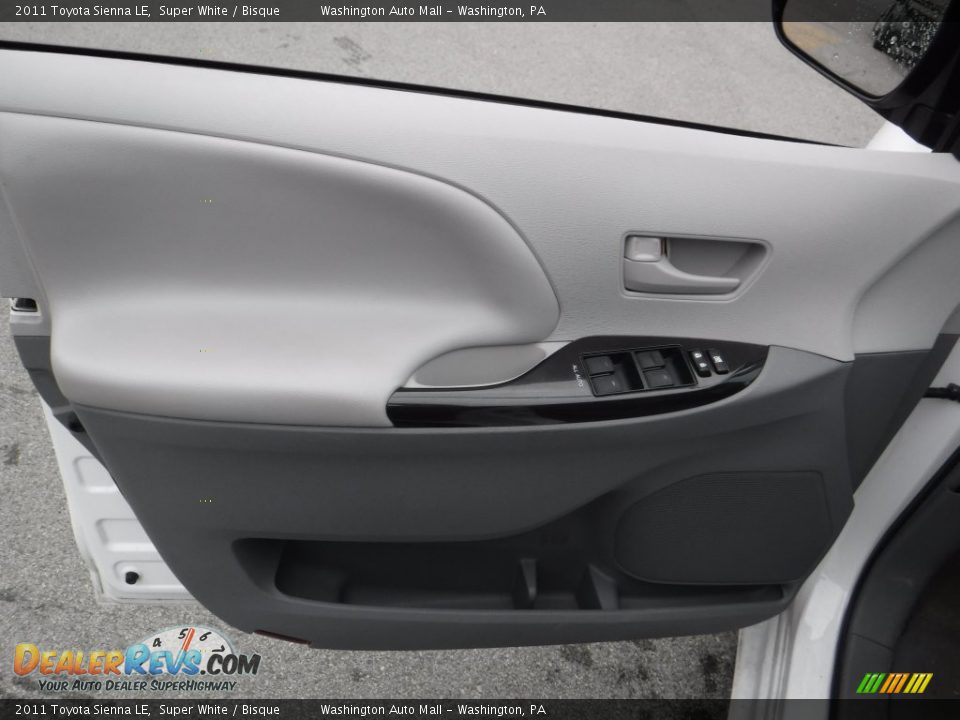 2011 Toyota Sienna LE Super White / Bisque Photo #11