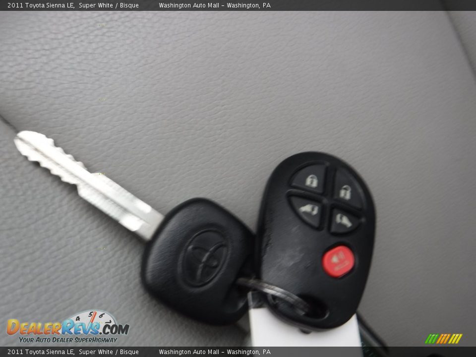 2011 Toyota Sienna LE Super White / Bisque Photo #22