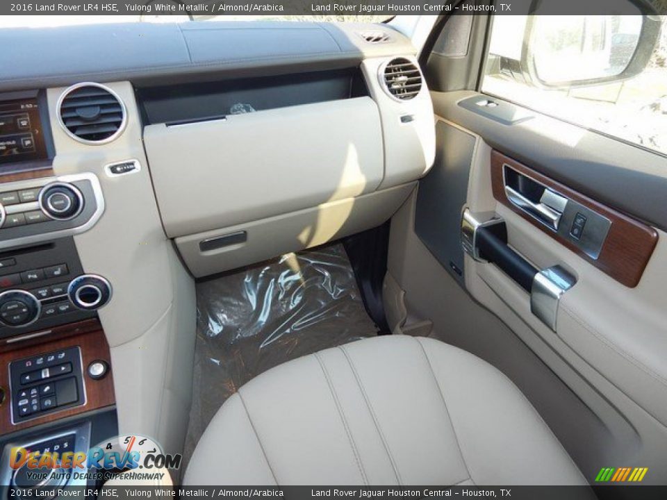 2016 Land Rover LR4 HSE Yulong White Metallic / Almond/Arabica Photo #15