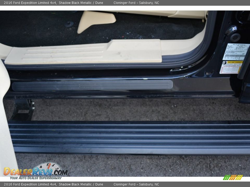 2016 Ford Expedition Limited 4x4 Shadow Black Metallic / Dune Photo #16