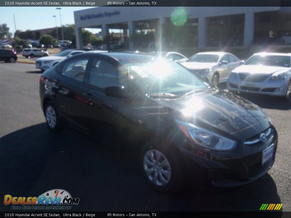 2016 Hyundai Accent SE Sedan Ultra Black / Beige Photo #1
