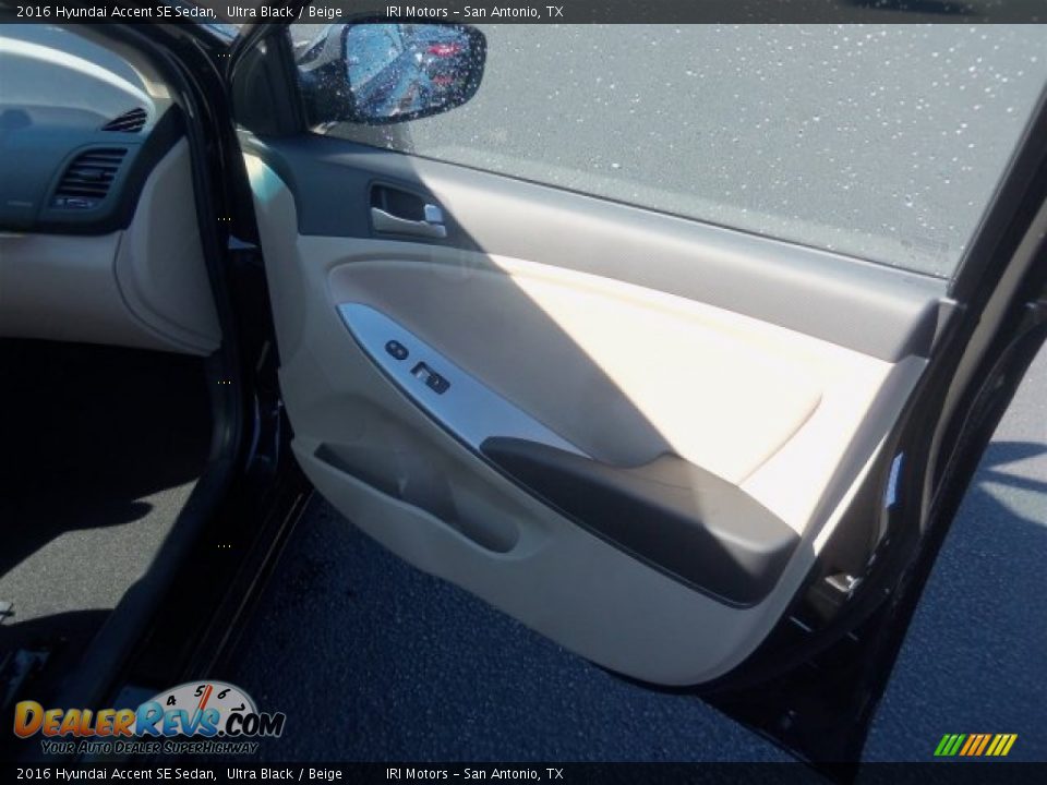 2016 Hyundai Accent SE Sedan Ultra Black / Beige Photo #13
