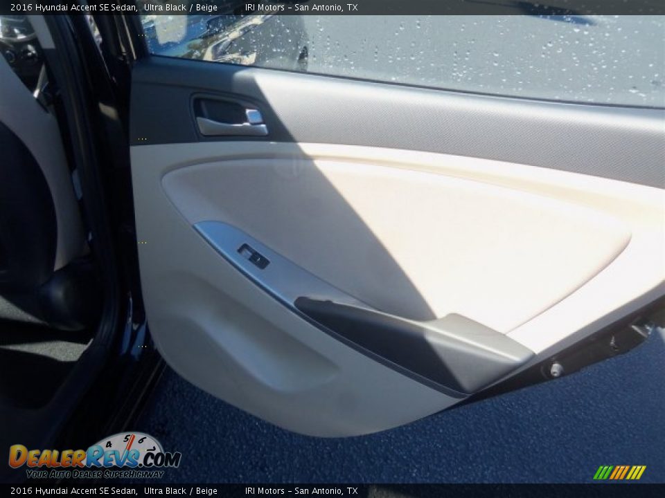 2016 Hyundai Accent SE Sedan Ultra Black / Beige Photo #15
