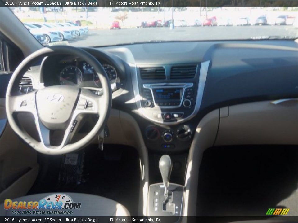 2016 Hyundai Accent SE Sedan Ultra Black / Beige Photo #17