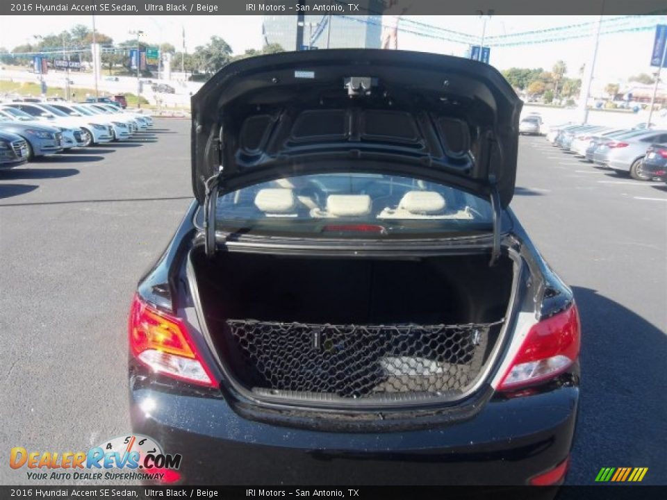 2016 Hyundai Accent SE Sedan Ultra Black / Beige Photo #18