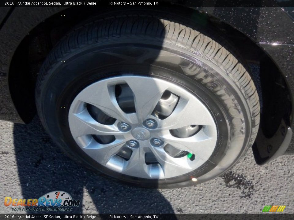 2016 Hyundai Accent SE Sedan Ultra Black / Beige Photo #19