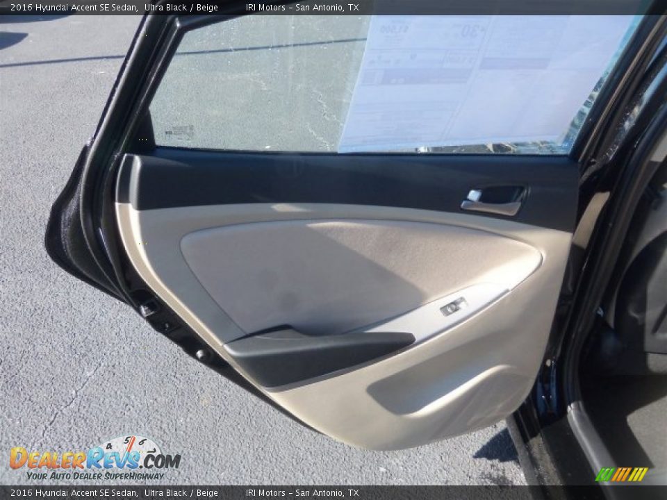 2016 Hyundai Accent SE Sedan Ultra Black / Beige Photo #20