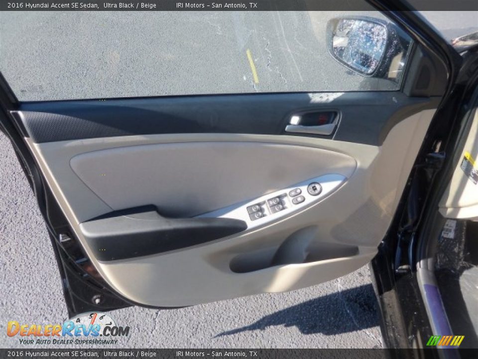 2016 Hyundai Accent SE Sedan Ultra Black / Beige Photo #21