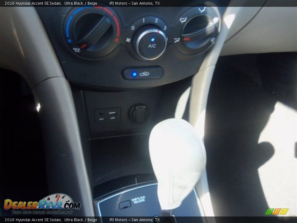 2016 Hyundai Accent SE Sedan Ultra Black / Beige Photo #23