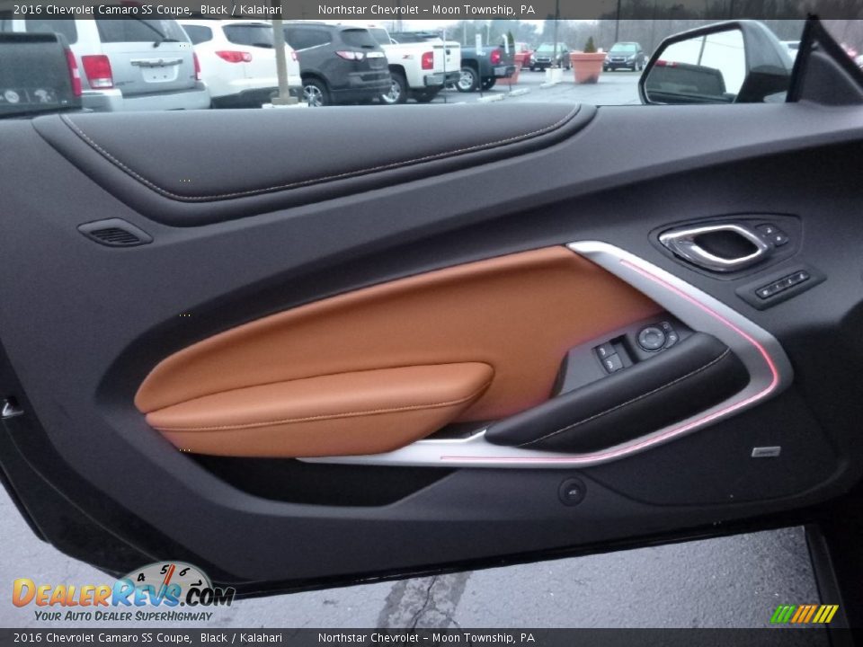 Door Panel of 2016 Chevrolet Camaro SS Coupe Photo #13