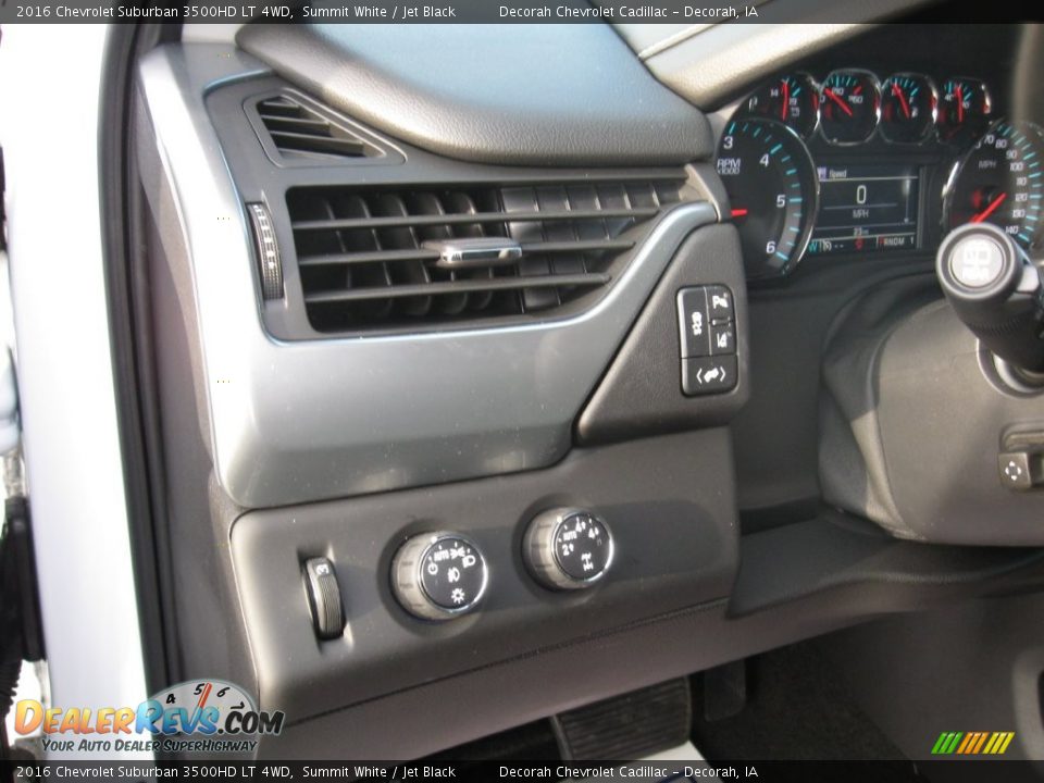 Controls of 2016 Chevrolet Suburban 3500HD LT 4WD Photo #18