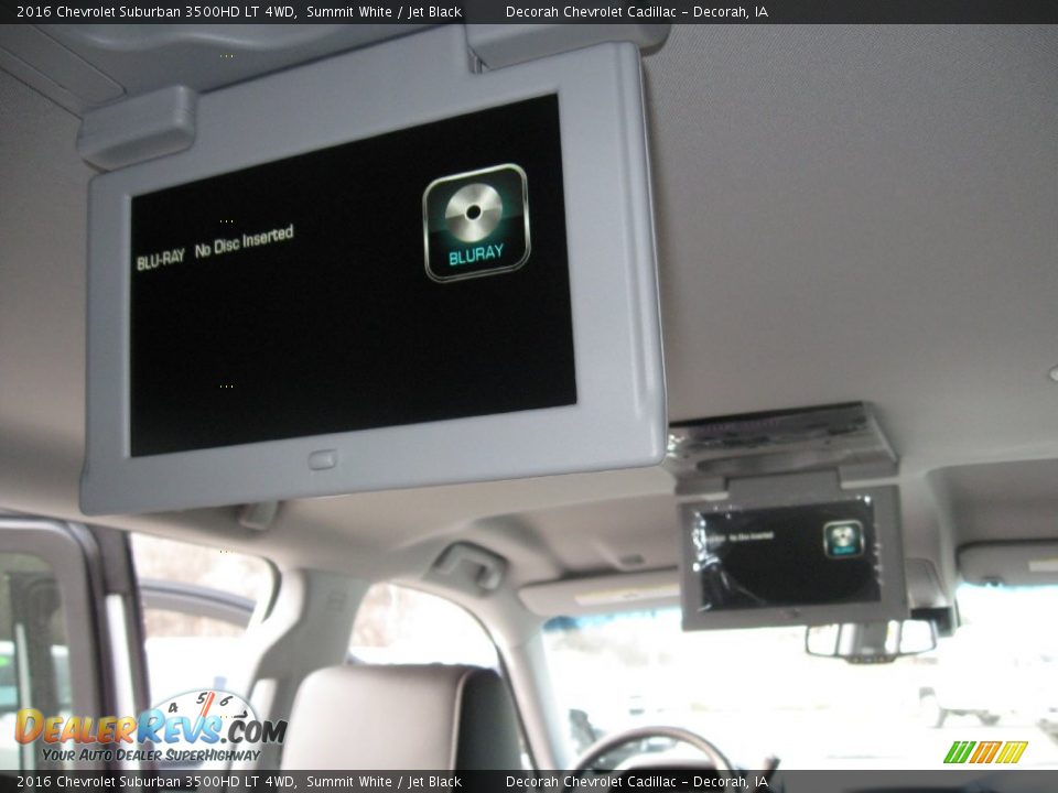 Entertainment System of 2016 Chevrolet Suburban 3500HD LT 4WD Photo #32