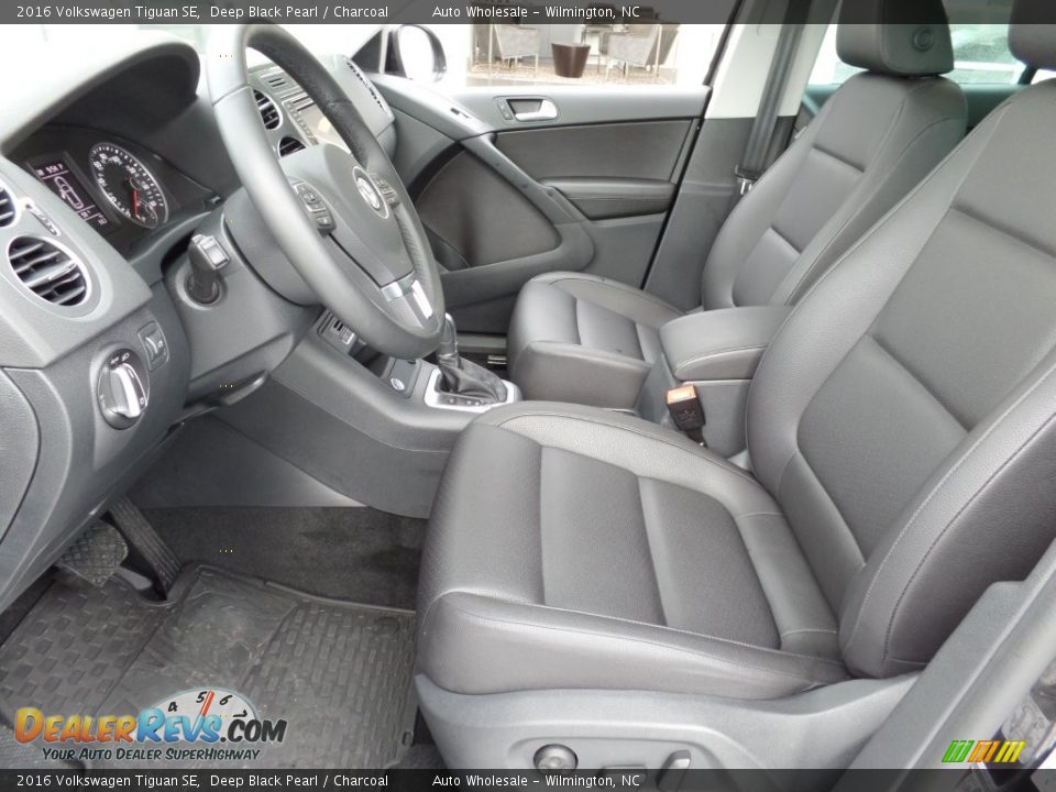 Front Seat of 2016 Volkswagen Tiguan SE Photo #10