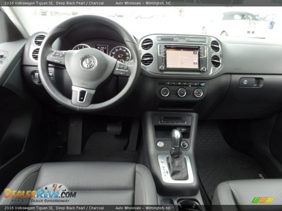 Charcoal Interior - 2016 Volkswagen Tiguan SE Photo #15