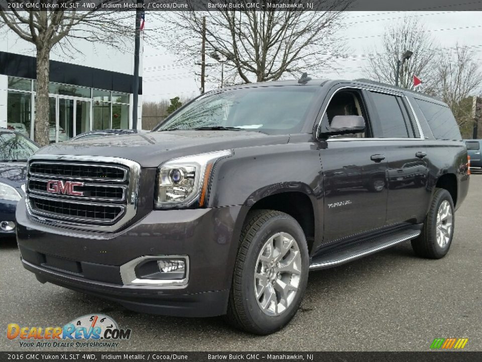 Front 3/4 View of 2016 GMC Yukon XL SLT 4WD Photo #1