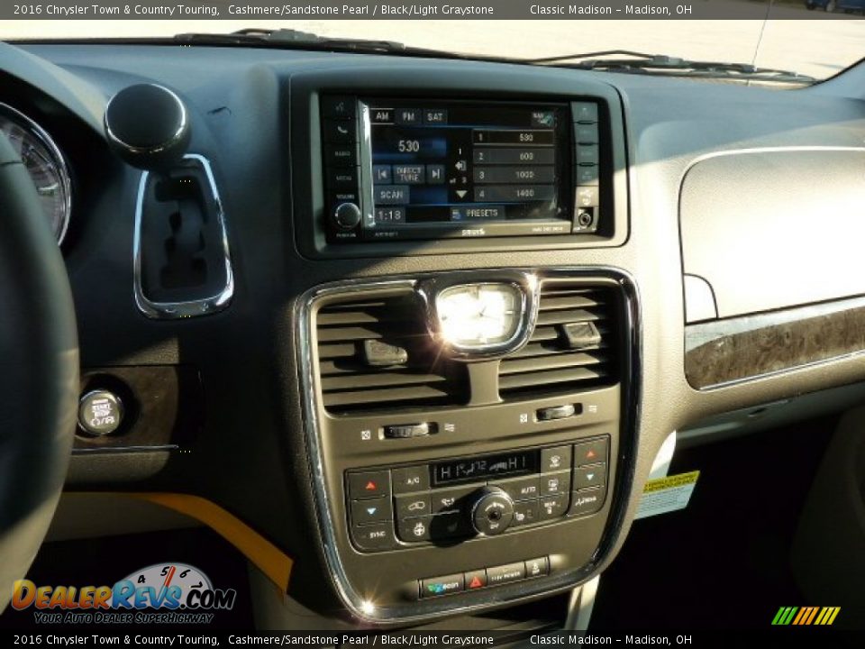 2016 Chrysler Town & Country Touring Cashmere/Sandstone Pearl / Black/Light Graystone Photo #4