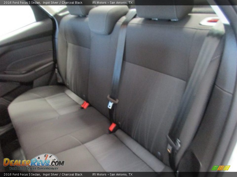 2016 Ford Focus S Sedan Ingot Silver / Charcoal Black Photo #10
