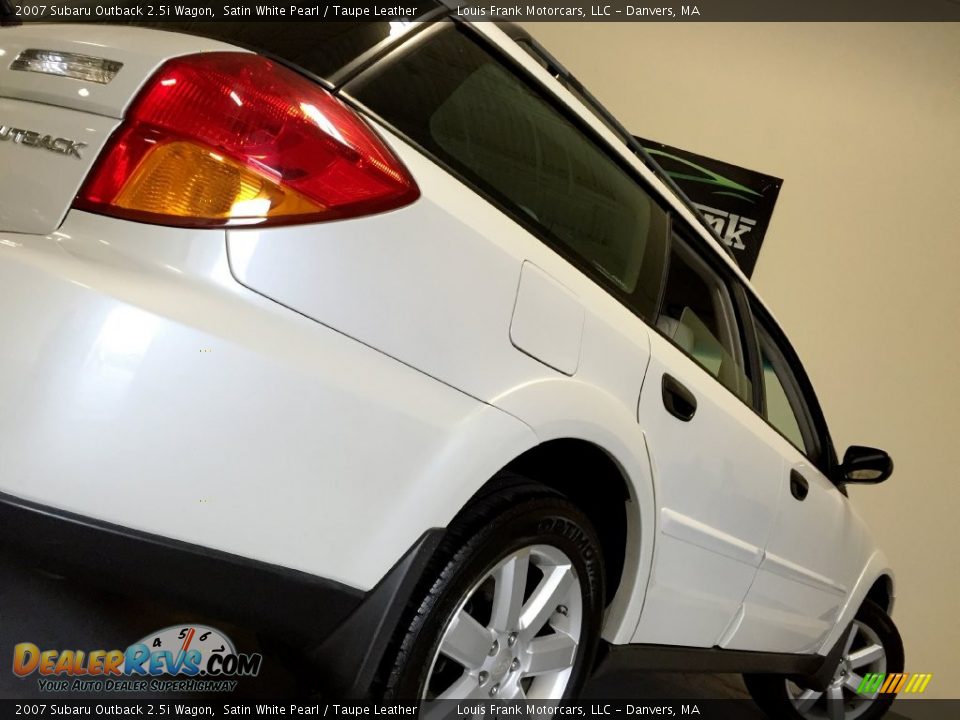 2007 Subaru Outback 2.5i Wagon Satin White Pearl / Taupe Leather Photo #21