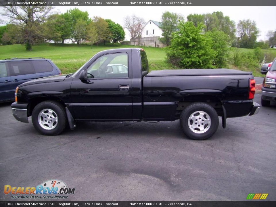 2004 Chevrolet Silverado 1500 Regular Cab Black / Dark Charcoal Photo #2