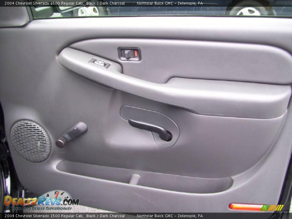 2004 Chevrolet Silverado 1500 Regular Cab Black / Dark Charcoal Photo #16