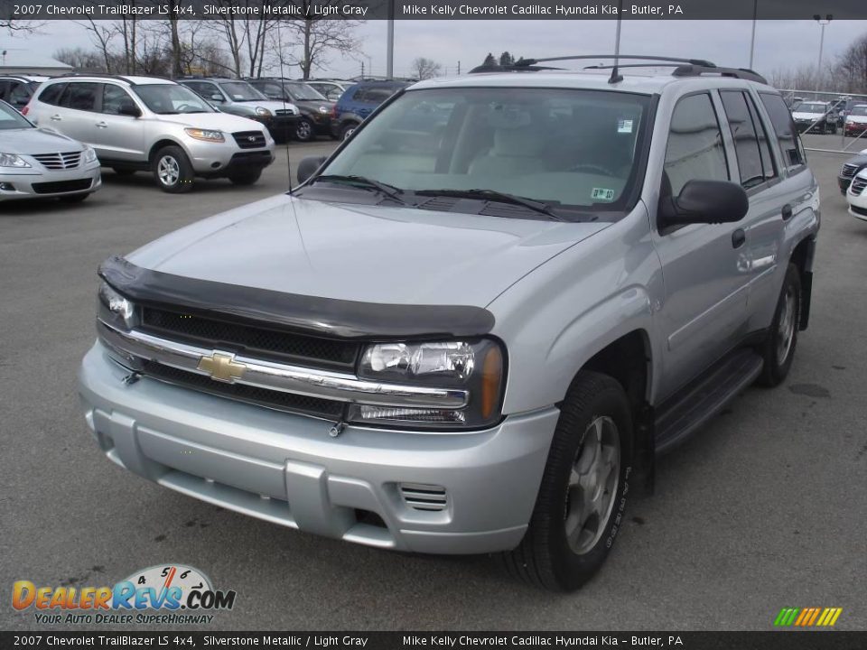 2007 Chevrolet TrailBlazer LS 4x4 Silverstone Metallic / Light Gray Photo #4
