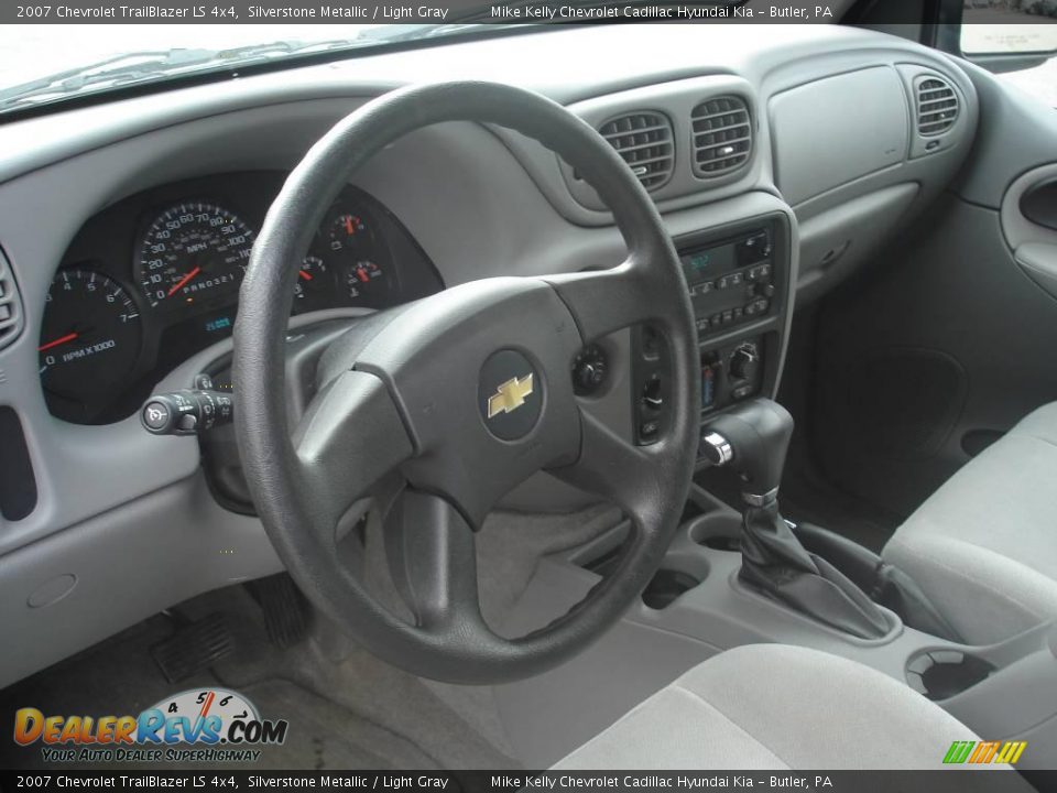 2007 Chevrolet TrailBlazer LS 4x4 Silverstone Metallic / Light Gray Photo #7