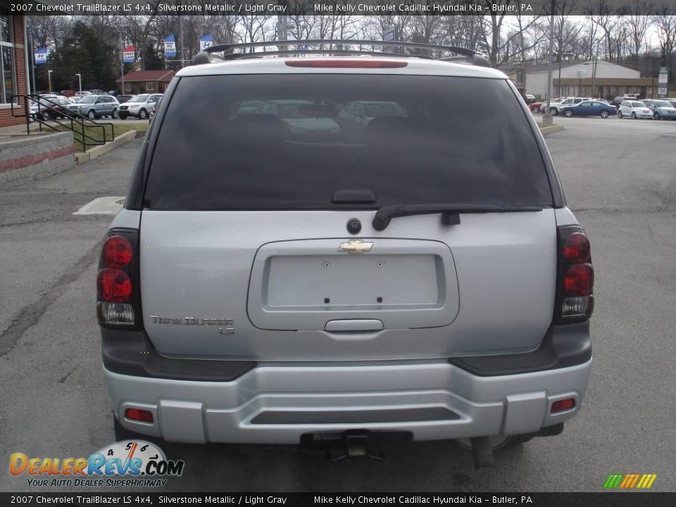 2007 Chevrolet TrailBlazer LS 4x4 Silverstone Metallic / Light Gray Photo #16