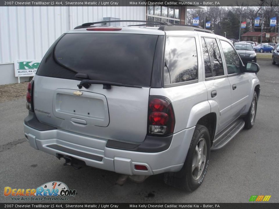 2007 Chevrolet TrailBlazer LS 4x4 Silverstone Metallic / Light Gray Photo #17