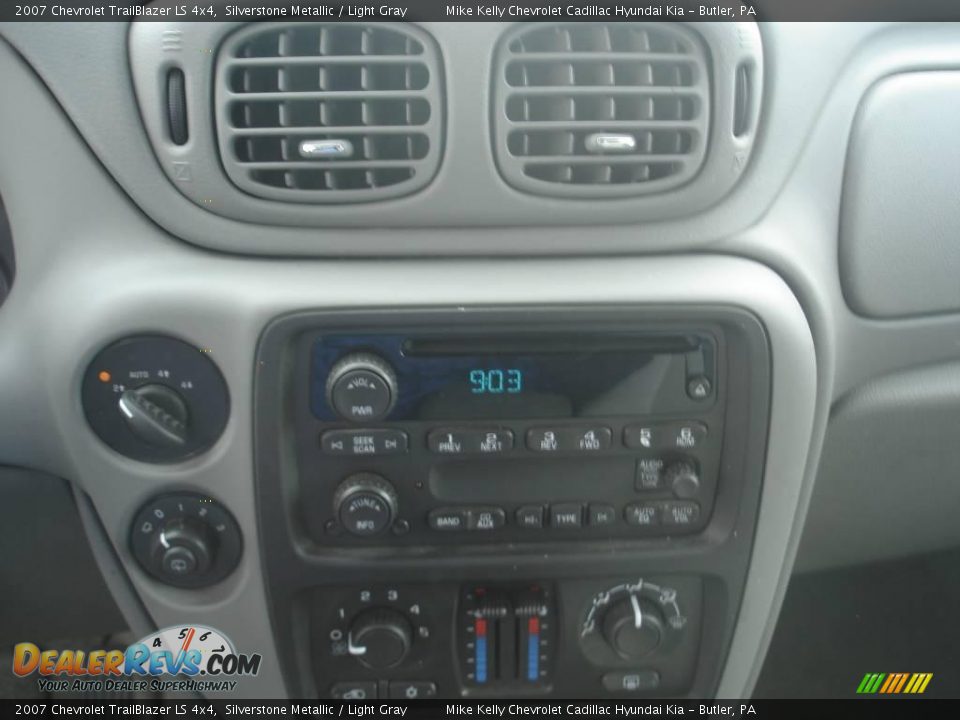 2007 Chevrolet TrailBlazer LS 4x4 Silverstone Metallic / Light Gray Photo #18
