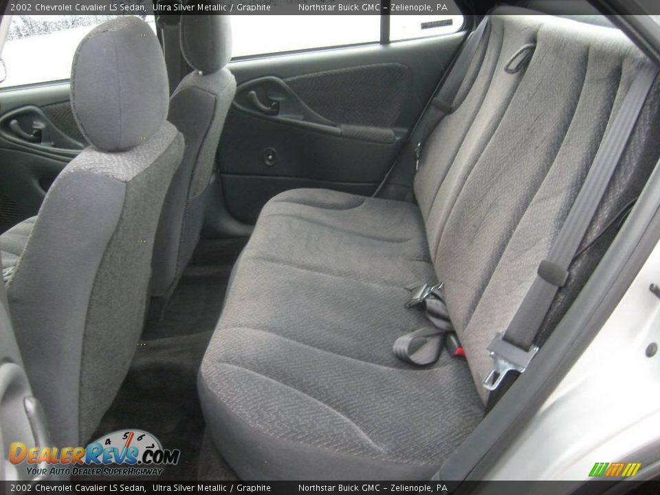 2002 Chevrolet Cavalier LS Sedan Ultra Silver Metallic / Graphite Photo #13