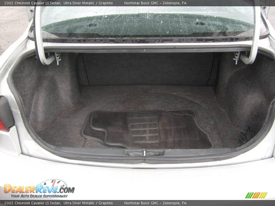 2002 Chevrolet Cavalier LS Sedan Ultra Silver Metallic / Graphite Photo #15