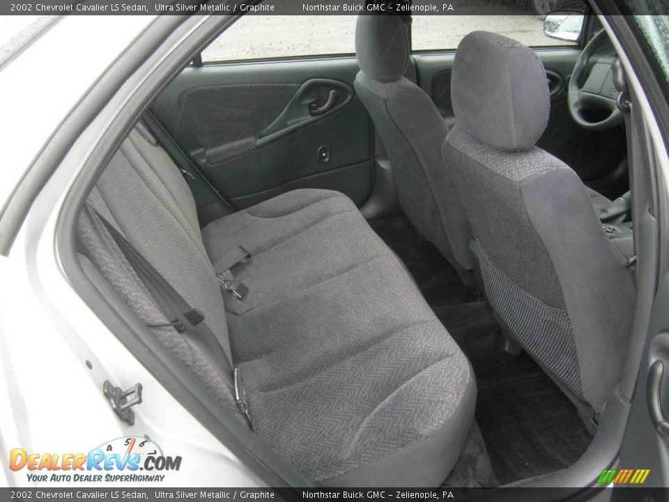 2002 Chevrolet Cavalier LS Sedan Ultra Silver Metallic / Graphite Photo #16