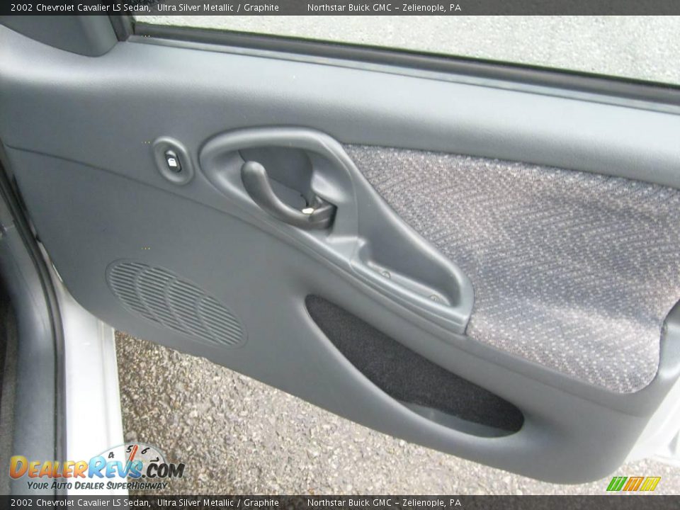 2002 Chevrolet Cavalier LS Sedan Ultra Silver Metallic / Graphite Photo #18