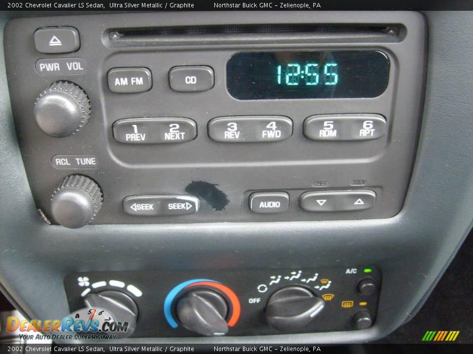 2002 Chevrolet Cavalier LS Sedan Ultra Silver Metallic / Graphite Photo #19