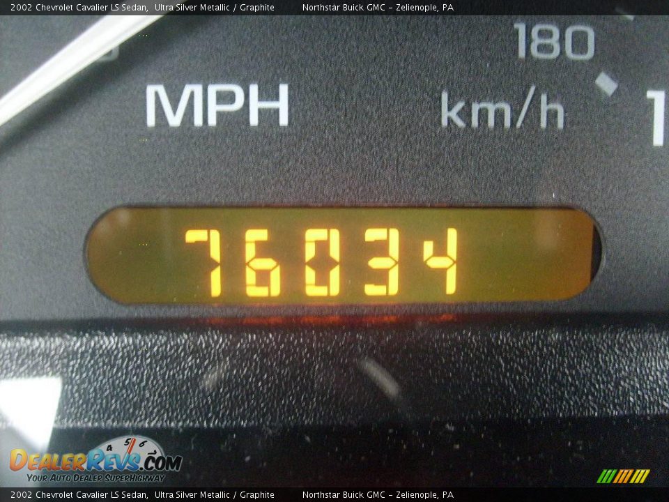 2002 Chevrolet Cavalier LS Sedan Ultra Silver Metallic / Graphite Photo #20
