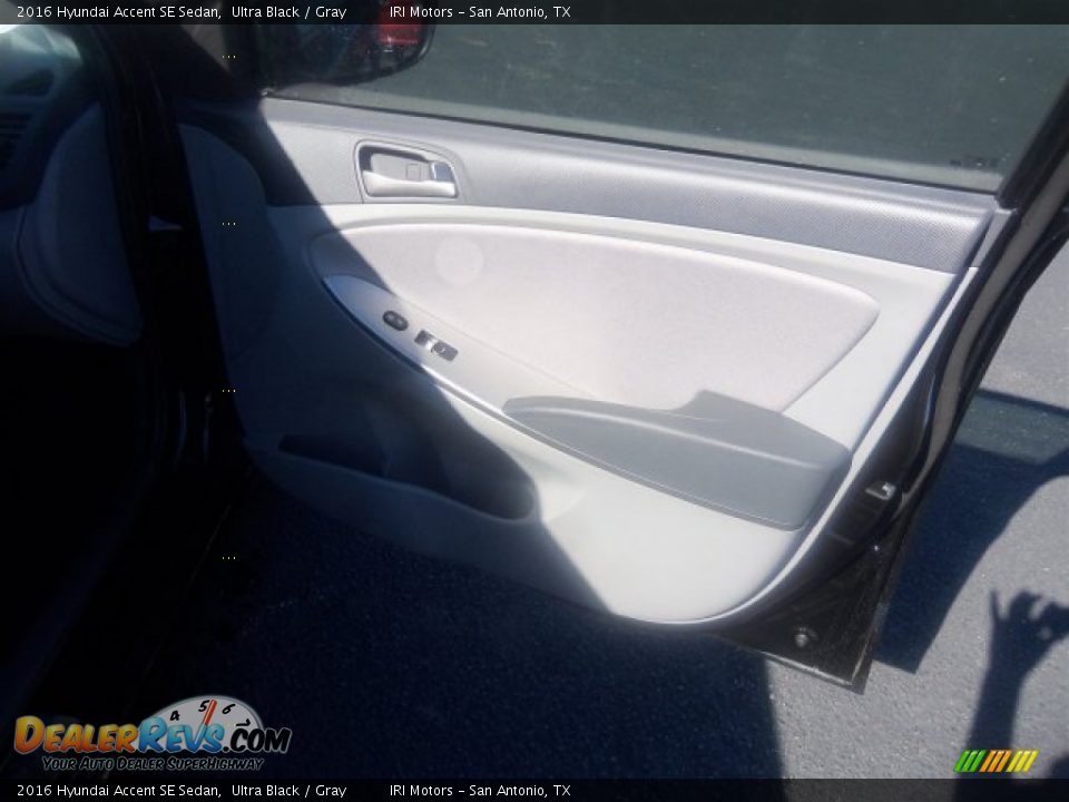 2016 Hyundai Accent SE Sedan Ultra Black / Gray Photo #13