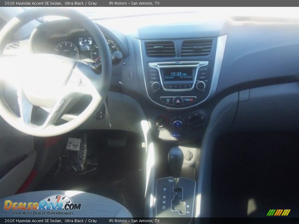 2016 Hyundai Accent SE Sedan Ultra Black / Gray Photo #17