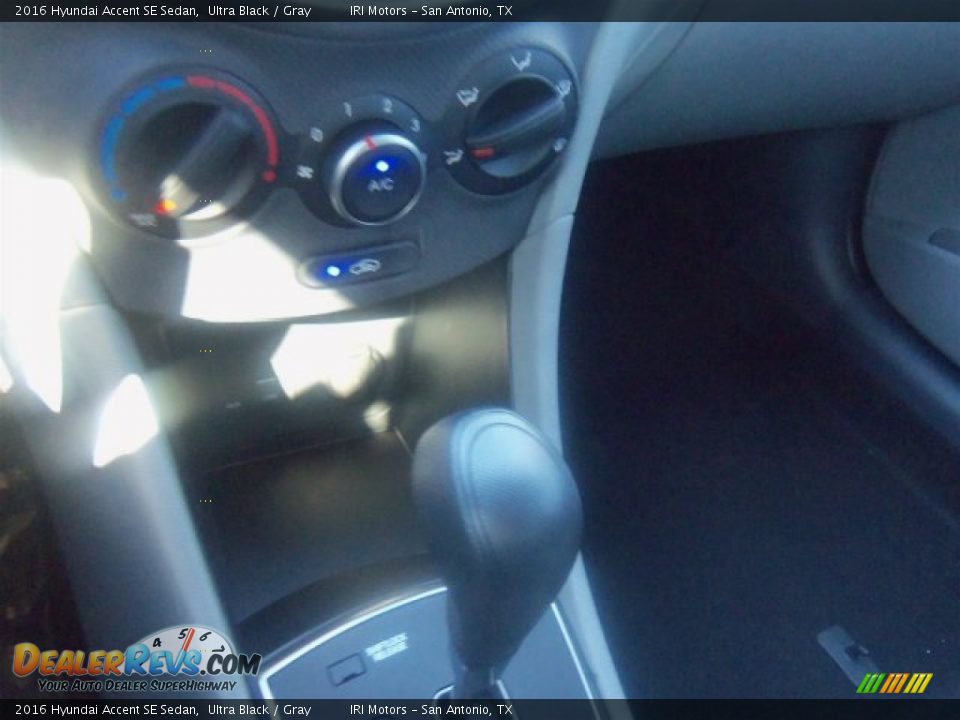 2016 Hyundai Accent SE Sedan Ultra Black / Gray Photo #23
