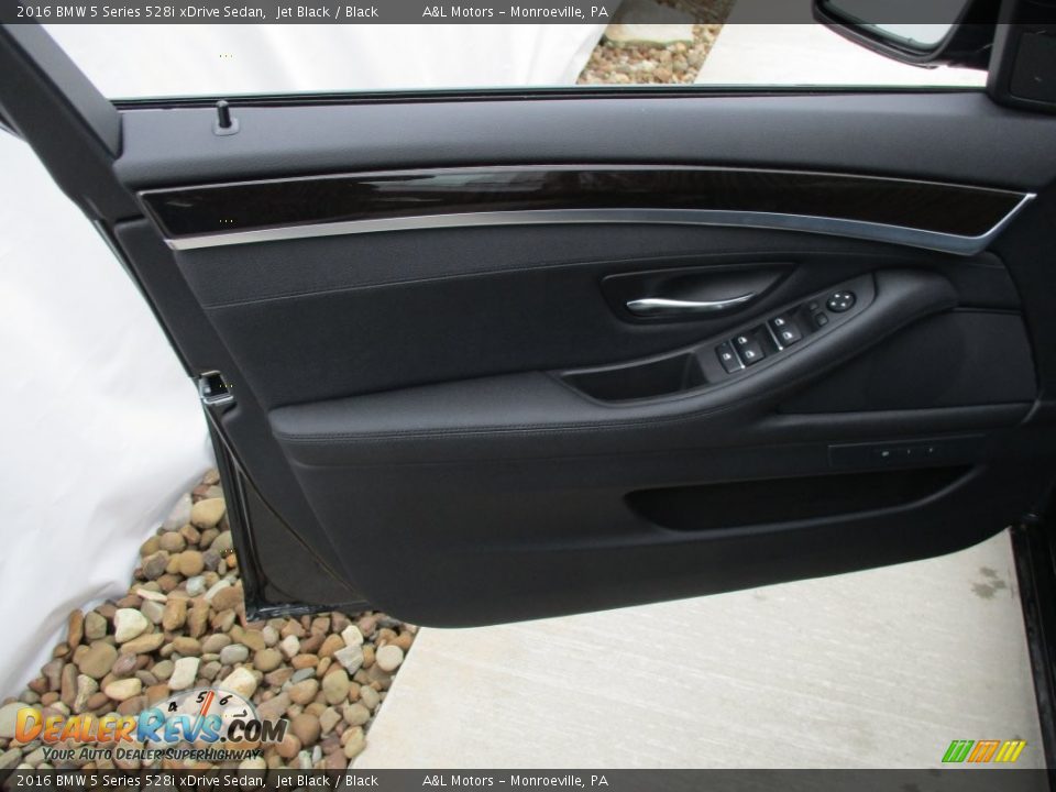 2016 BMW 5 Series 528i xDrive Sedan Jet Black / Black Photo #11