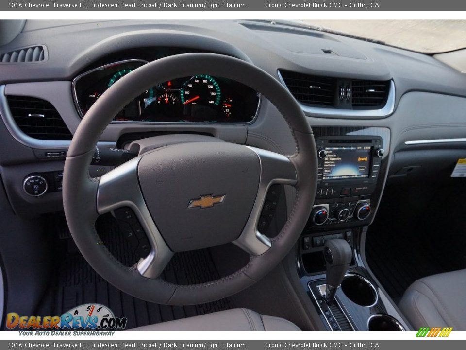 2016 Chevrolet Traverse LT Iridescent Pearl Tricoat / Dark Titanium/Light Titanium Photo #10
