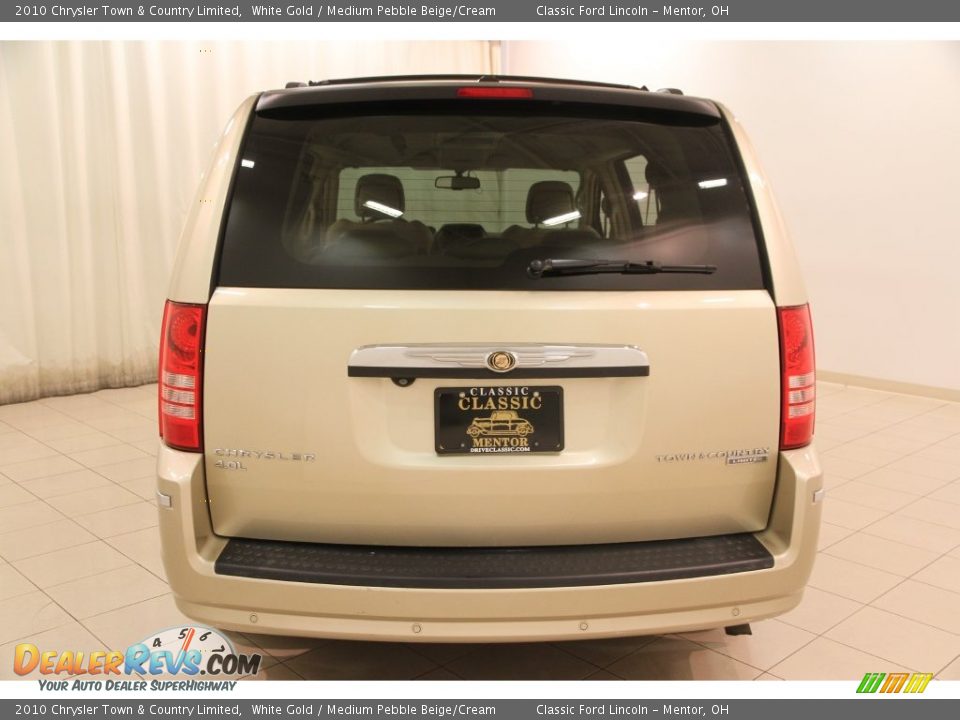 2010 Chrysler Town & Country Limited White Gold / Medium Pebble Beige/Cream Photo #13