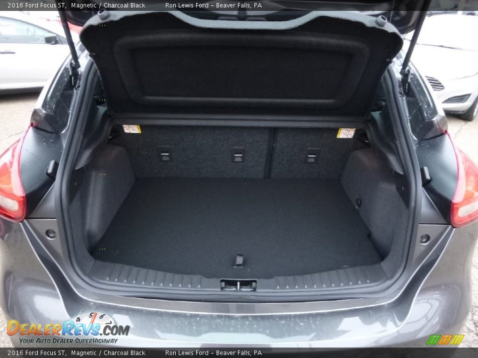 2016 Ford Focus ST Trunk Photo 4
