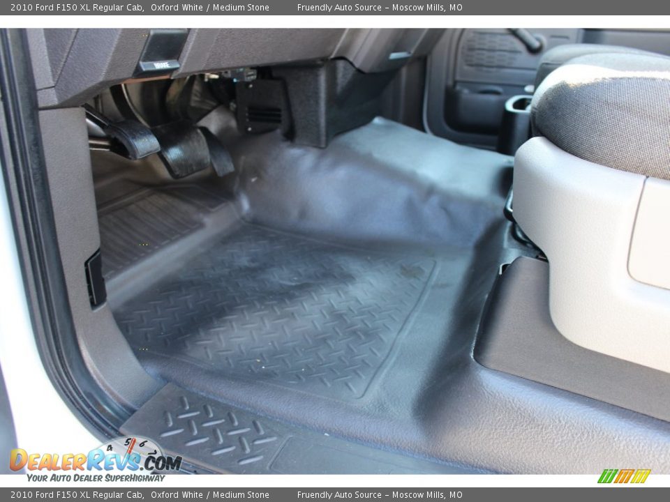 2010 Ford F150 XL Regular Cab Oxford White / Medium Stone Photo #29