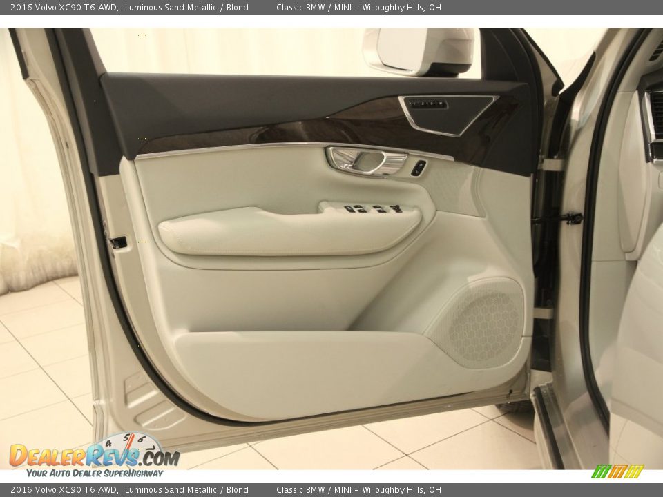 Door Panel of 2016 Volvo XC90 T6 AWD Photo #4