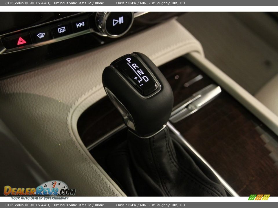 2016 Volvo XC90 T6 AWD Shifter Photo #17