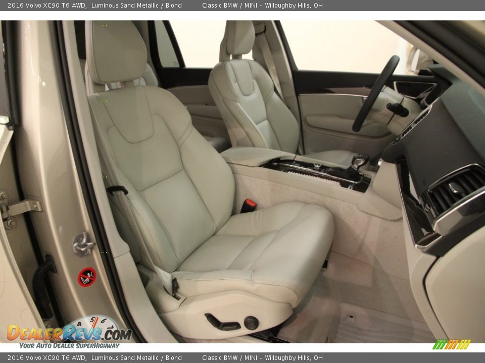 Front Seat of 2016 Volvo XC90 T6 AWD Photo #18