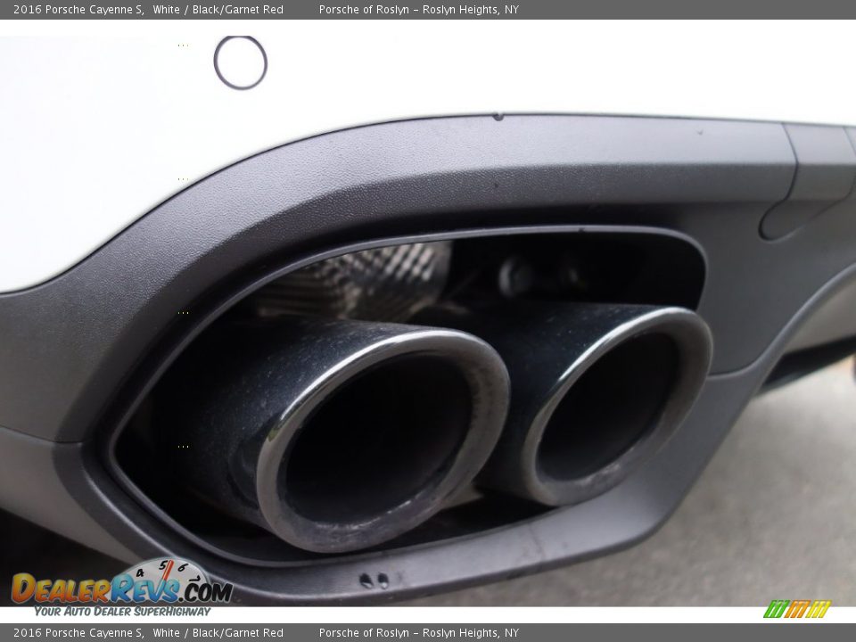 Exhaust of 2016 Porsche Cayenne S Photo #26