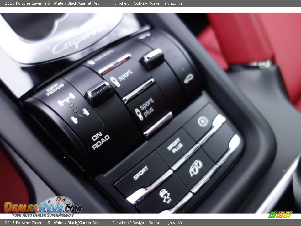 Controls of 2016 Porsche Cayenne S Photo #27
